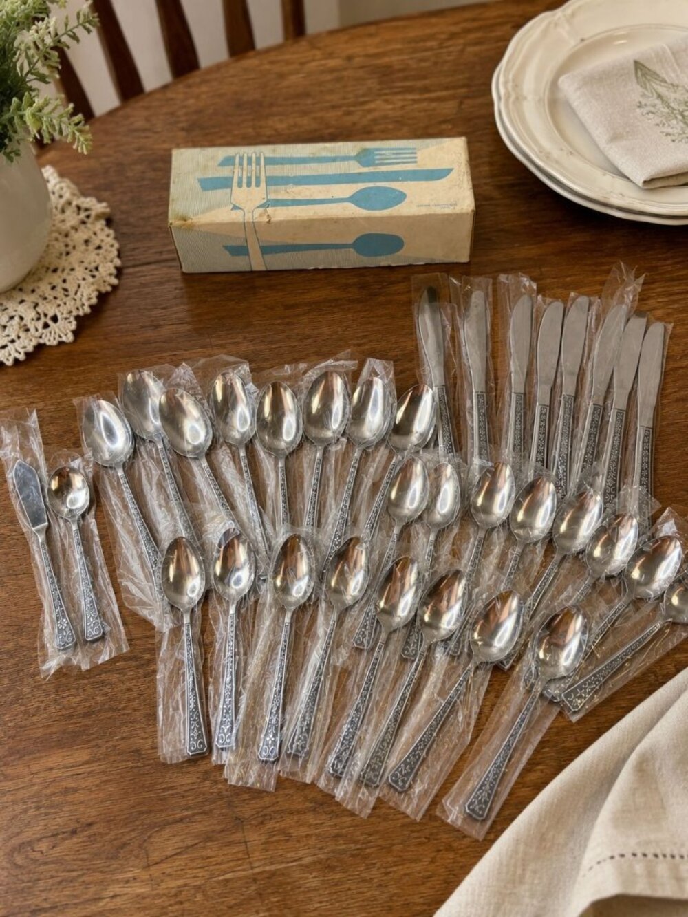 Interpur FLORENZ Set 34 Stainless Steel Flatware Petal Fleur De Lis Vintage